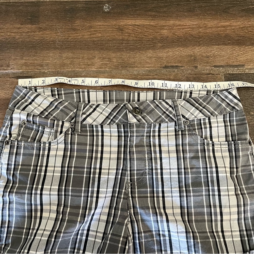 Faded Glory gray white and black plaid shorts 10 - Picture 3 of 6
